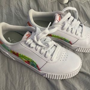 WORN ONCE SOFT FOAM PUMA GIRLS SNEAKERS 🌼